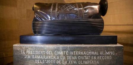 Barcelona olímpica, escultura de Joan Mora en el Ayuntamiento de Barcelona