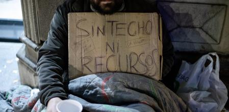 FOTO ALEX GARCIA ARRELS CUENTA LAS PERSONAS QUE VIVEN EN LA CALLE EN BARCELONA. EN LA FOTO UN MENDIGO QUE DIERME EN PASSEIG DE GRACIA. INDIGENTES. SINHOGARISMO 2023/12/13