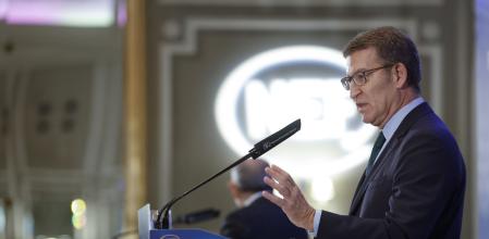 El presidente del PP, Alberto Núñez Feijóo, durante su intervención en el desayuno informativo organizado por Nueva economía Forum