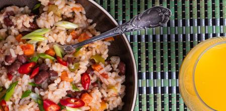 El gallo pinto o arroz con frijoles es una receta tradicional de Costa Rica.
