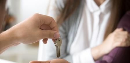 El aplaudido gesto de un propietario de Zaragoza que necesita vender su piso y busca un nuevo hogar a sus inquilinos