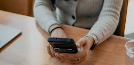 Una compañía paga 10.000 dólares a los usuarios que sean capaces de vivir sin móvil durante un mes