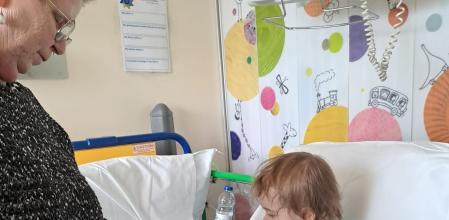 Una abuela de Mijas pide ayuda para pagar el tratamiento de cáncer de su nieto de 2 años