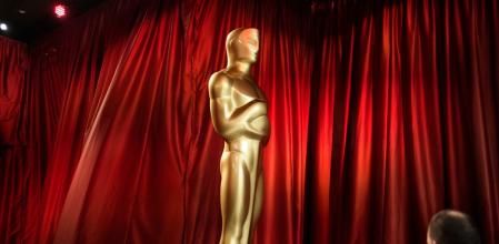 La Academia de Hollywood anuncia las nominaciones para la 96 edición de los Óscar, una entrega en la que parte como claro favorito el filme 'Oppenheimer' pero otras películas como 'Barbie', 'The Holdovers' ('Los que se quedan') o 'Poor Things' ('Pobres criaturas') podrían dar la sorpresa sumando un gran número de candidaturas.

Fuente: Reuters

Suscríbete a nuestro canal: http://bit.ly/suscribeteLV

Lee esta y más historias en https://www.guyanaguardian.com/

Síguenos en:
Instagram: https://www.instagram.com/lavanguardia/
Twitter: https://twitter.com/LaVanguardia
Facebook: https://es-la.facebook.com/LaVanguardia