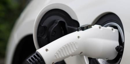 Los coches eléctricos con tres años de antigüedad y hasta 45.000 kilómetros son una buena opción de compra, según la OCU&nbsp;