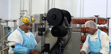 OLOT 21/11/2014 NOEL ALIMENTARIA SAU INDUSTRIA CARNICA TRABAJO EMPLEO FABRICA DE EMBUTIDO EMBUTIDOS EMBOTITS ( AGUSTI ENSESA - LV )