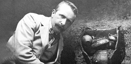 El arqueólogo italiano Giacomo Boni.