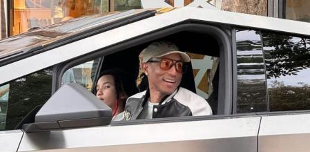 El cantante intentaba aparcar el vehículo delante de una tienda de Miami