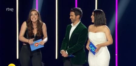 Inés Hernand (izquierda), en la primera semifinal del Benidorm Fest