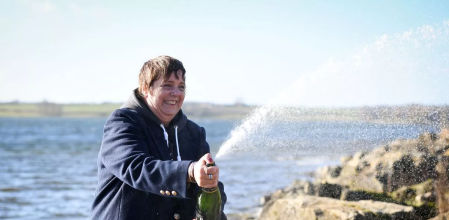 Burguess celebra haber ganado