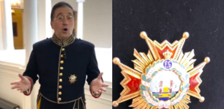 El ministro Albares luce el uniforme y explica su función