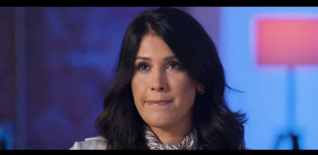 La madre se ha emocionado durante su entrevista