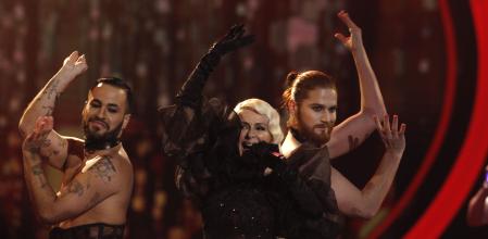 <U[BENIDORM]> (<U[ALICANTE]>), 03/02/2024.- La cantante Nebulossa (c) interpreta 