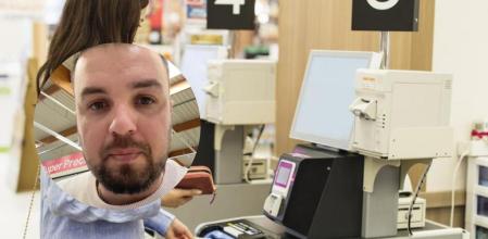 Esta reflexión sobre la “estafa” de los cajeros de autocobro de los supermercados suma millones de visualizaciones: “No paso por ahí”