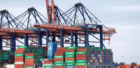 FILE PHOTO: Containers in the Port of Rotterdam are seen in Rotterdam, Netherlands, November 1, 2022. REUTERS/Piroschka van de Wouw/File Photo