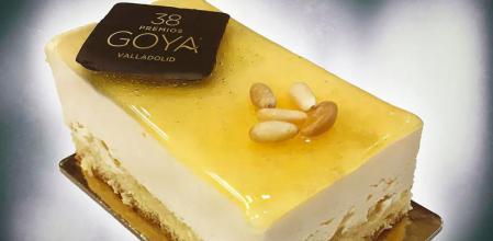 El pastel se compone de un bizcocho con aroma de tomillo, mousse de queso y miel natural.