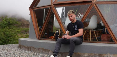 Facundo posando junto a un mate