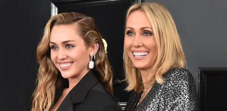 Miley Cyrus junto a su madre