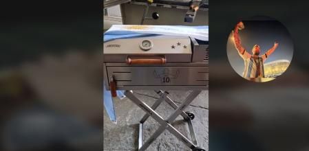 La parrilla customizada de Messi es de acero inoxidable y lleva grabados los nombres de su esposa y sus hijos.