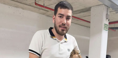 Le roban la bicicleta a un repartidor de Marbella y dos niños le regalan la suya