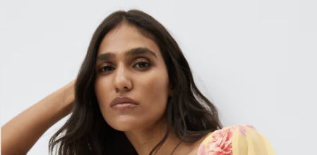 Vestido amarillo con estampado floral