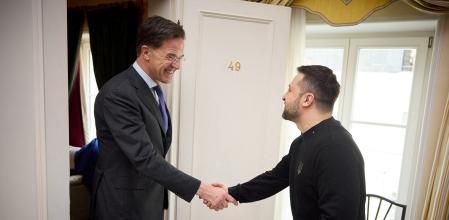 FILE PHOTO: Ukraine's President Volodymyr Zelenskiy and Dutch Prime Minister Mark Rutte shake hands before their meeting at the Munich Security Conference (MSC) in Munich, Germany February 17, 2024. Ukrainian Presidential Press Service/Handout via REUTERS ATTENTION EDITORS - THIS IMAGE HAS BEEN SUPPLIED BY A THIRD PARTY./File Photo