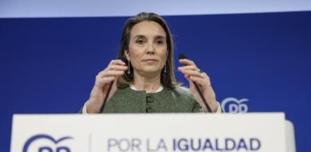 La secretaria general del PP, Cuca Gamarra, durante la rueda de prensa posterior a la reunión de coordinación y seguimiento por el presunto caso de corrupción que implica al ex ministro socialista y todavía diputado del PSOE, José Luis Ábalos, y a otros dirigentes y miembros del Partido Socialista y del Gobierno de Pedro Sánchez. EFE/ Mariscal