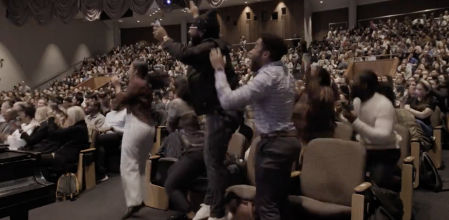 La alegría de los estudiantes de la universidad de medicina del Bronx al enterarse de que estudiarán gratis tras una donación billonaria