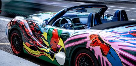 Así de espectacular luce este ejemplar del Hurtan Grand Albaycin pintado por el artista chileno Víctor con los personajes de Los Vengadores