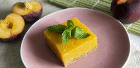 Cómo elaborar esta receta de tarta de melocotón y espelta