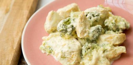 Pollo con brócoli y nata: la receta que convierte un plato simple en uno sabroso y original