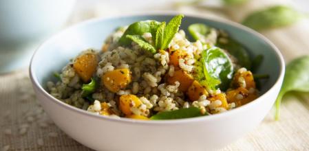 Cómo hacer arroz integral con espinacas y calabaza