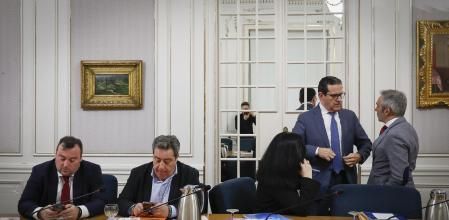 Los representantes del Vox y PP en la Junta de Síndics de este martes.