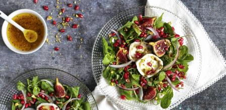 Prepara esta receta de ensalada de temporada con higos y granada tan sencilla