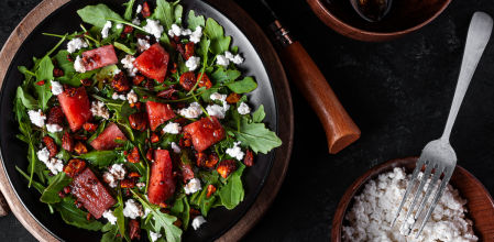 Cómo hacer una ensalada de sandía y rúcula con vinagreta de frambuesas