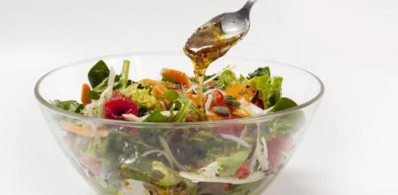 Cuídate con esta saludable ensalada de espinacas