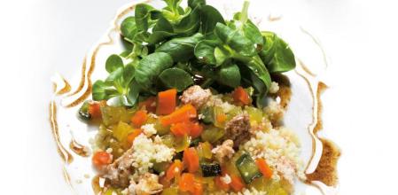 Cómo preparar una ensalada dulce de cuscús y verduras