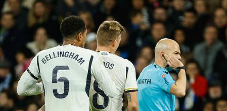 González Fuertes fue el árbitro VAR del Real Madrid Sevilla