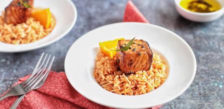 Prepara este arroz basmati rosa con salmón, una receta tan aromática como sencilla