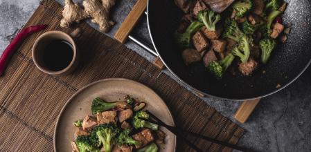 Wok de salmón con verduras: aprende a preparar este saludable receta