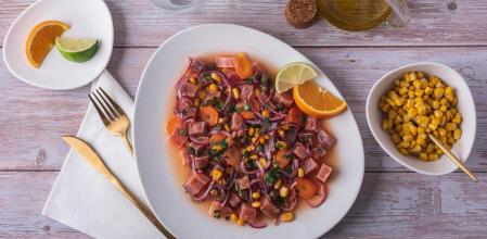 La receta de este peculiar y sencillo ceviche de salmón ahumado