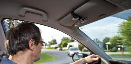 Antes de incorporarnos a otra vía hay que dejar pasar a los vehículos que circulan por ella