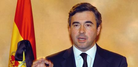 MADRID-ATENTADOS DE MADRID:MD.115.MADRID, 11.03.2004.- El ministro del Interior, Ángel Acebes, compareció hoy ante los informadores en el Palacio de la Moncloa tras asistir a la reunión del Gabinete de crisis presidida por el jefe del Ejecutivo, José María Aznar, y convocada para analizar los atentados perpetrados hoy en Madrid. EFE/MANUEL H. DE LEON