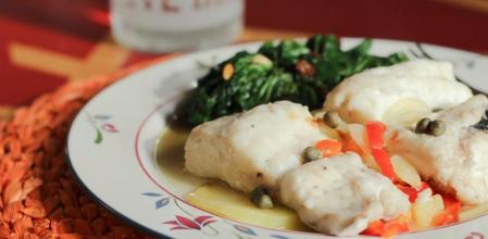 Cómo cocinar una deliciosa merluza con patatas