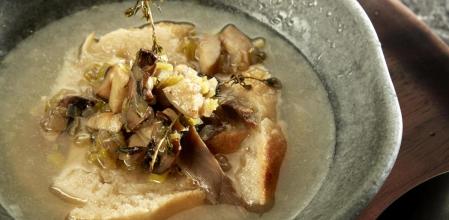 Prueba esta reconfortante receta de sopa de setas y pan