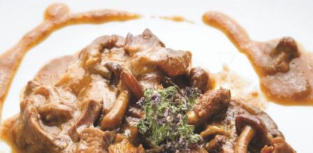 Triunfa con este sabroso fricandó de ternera y setas