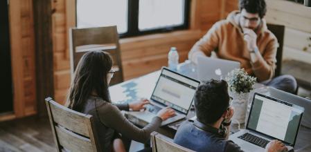 La seguridad psicológica en el entorno de trabajo mejora la satisfacción y rendimiento del trabajador.