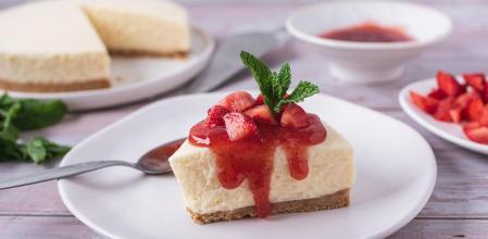 Triunfa con la más rápida receta de cheesecake de fresas en el microondas