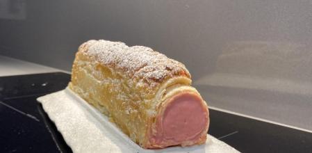 Prepara este irresistible hojaldre relleno de cremoso de fresas y chocolate blanco