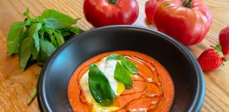 Preparar este sabroso gazpacho con fresones es 'Así de fácil'